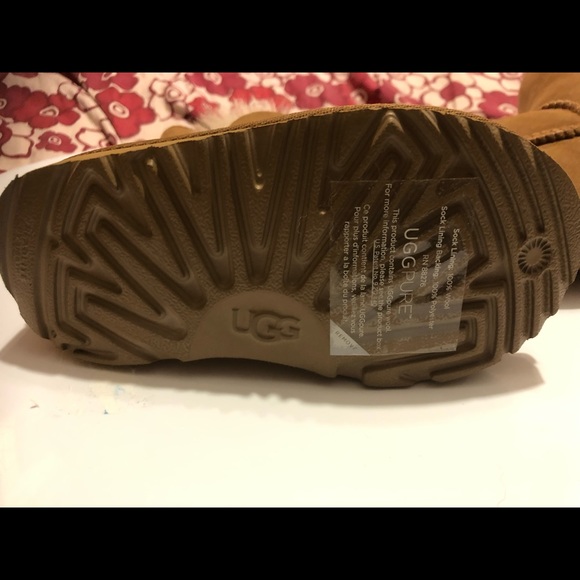 Ugg Bailey Buttonii kids NWOT - Picture 4 of 6